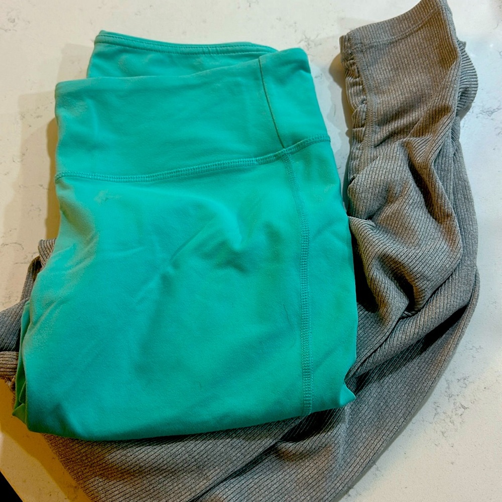 Alo goddess medium turquoise and grey ribbed leggings